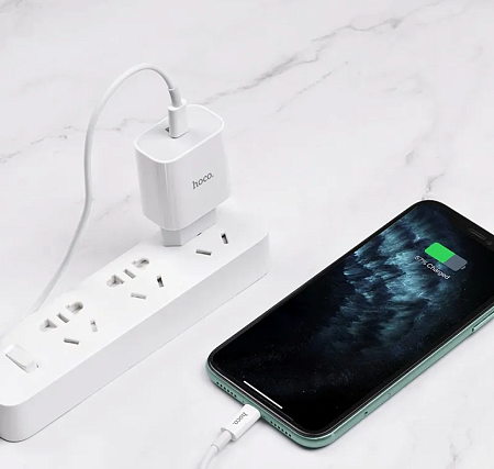 Сетевое зарядное устройство, 1 PD 20W + 1 USB 3.0 QC (C76A Plus), HOCO, Type-C to Lightning, белый