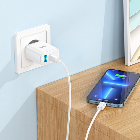 Сетевое зарядное устройство, 1 PD 20W + 1 USB 3.0 QC (C105A), HOCO, Type-C to Lightning, белый