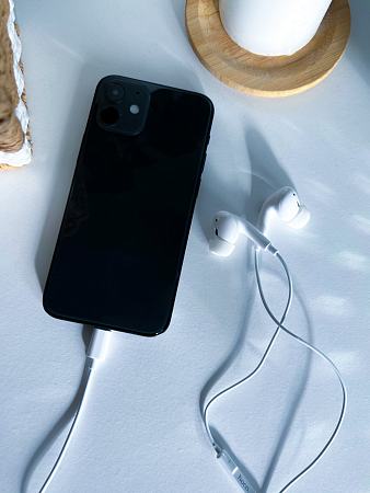 Проводные наушники M1 Pro, Lightning, HOCO, вакуумные с микрофоном, белые