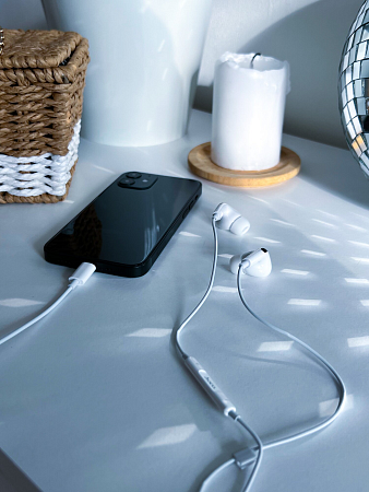 Проводные наушники M1 Pro, Lightning, HOCO, вакуумные с микрофоном, белые