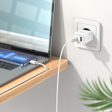 Сетевое зарядное устройство, 1 PD 20W + 1 USB 3.0 QC (C80A Plus), HOCO, Type-C to Lightning, белый