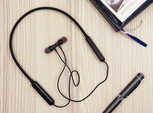 Беспроводные наушники Mosidun R18, спортивные с обручем, вакуумные, черные