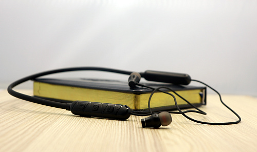 Беспроводные наушники Mosidun R18, спортивные с обручем, вакуумные, черные